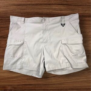 Columbia PFG Men’s 6” Cream Fishing Shorts. Size XXL